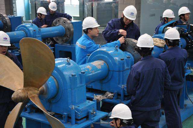 船舶維修、螺旋槳拆卸、聯軸器打壓安裝拆卸使用100MPA-180MPA-200MPA-250MPA-300MPA超高壓手動液壓泵，液壓軟管，液壓快速接頭